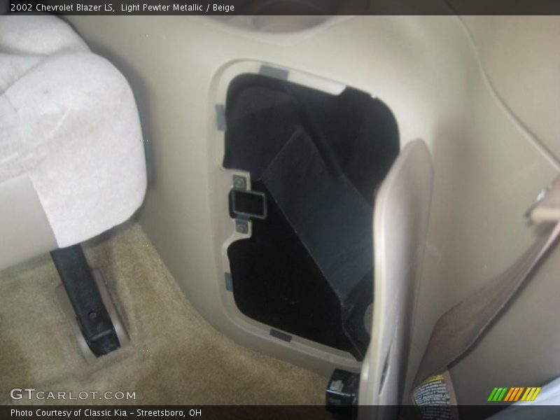 Light Pewter Metallic / Beige 2002 Chevrolet Blazer LS