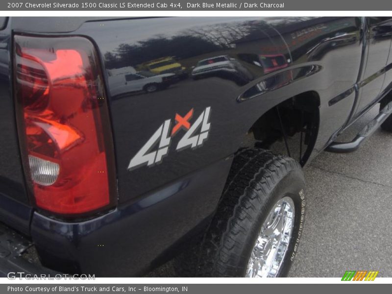 Dark Blue Metallic / Dark Charcoal 2007 Chevrolet Silverado 1500 Classic LS Extended Cab 4x4