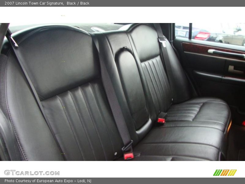 Black / Black 2007 Lincoln Town Car Signature