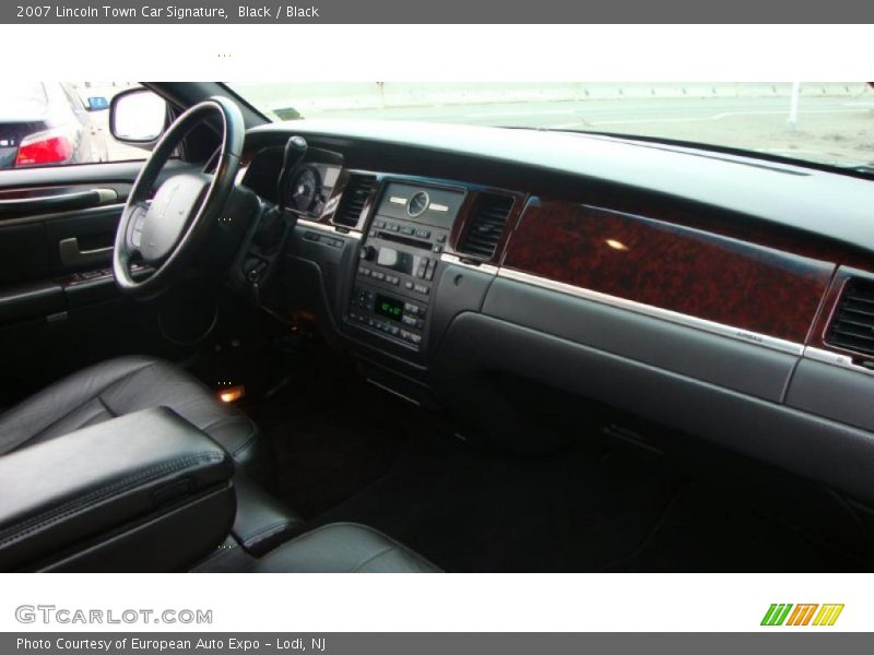 Black / Black 2007 Lincoln Town Car Signature