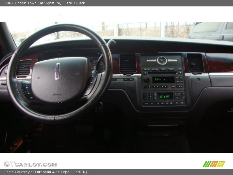 Black / Black 2007 Lincoln Town Car Signature