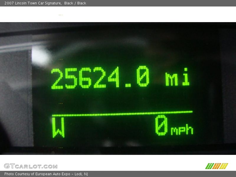 Black / Black 2007 Lincoln Town Car Signature