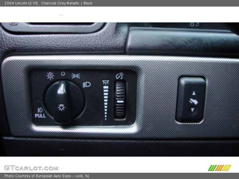 Charcoal Grey Metallic / Black 2004 Lincoln LS V8