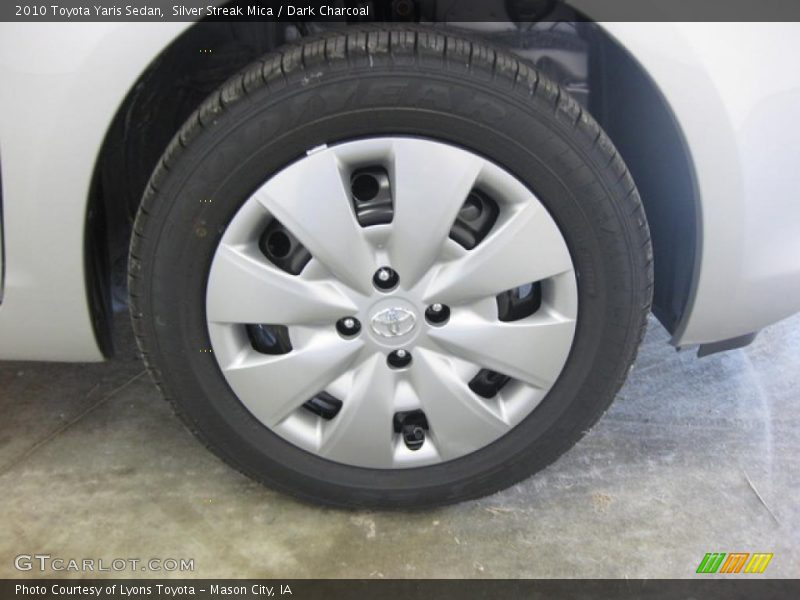 Silver Streak Mica / Dark Charcoal 2010 Toyota Yaris Sedan