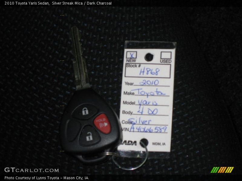 Silver Streak Mica / Dark Charcoal 2010 Toyota Yaris Sedan