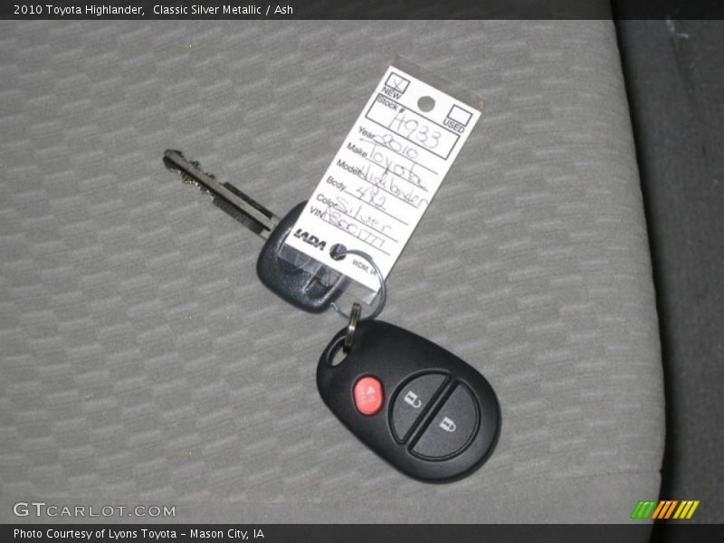 Classic Silver Metallic / Ash 2010 Toyota Highlander