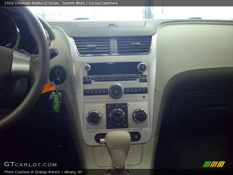 Summit White / Cocoa/Cashmere 2009 Chevrolet Malibu LS Sedan
