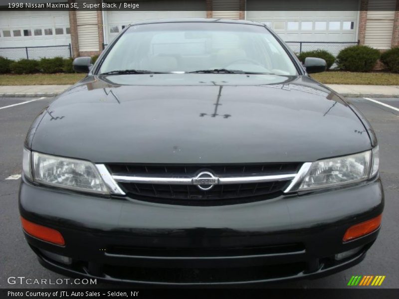 Super Black / Beige 1998 Nissan Maxima SE