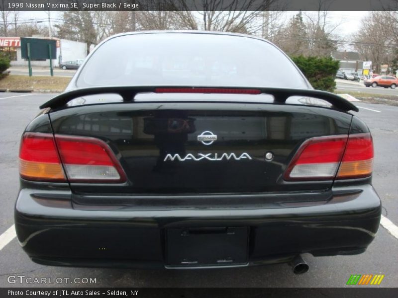 Super Black / Beige 1998 Nissan Maxima SE
