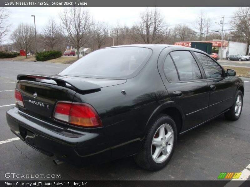 Super Black / Beige 1998 Nissan Maxima SE