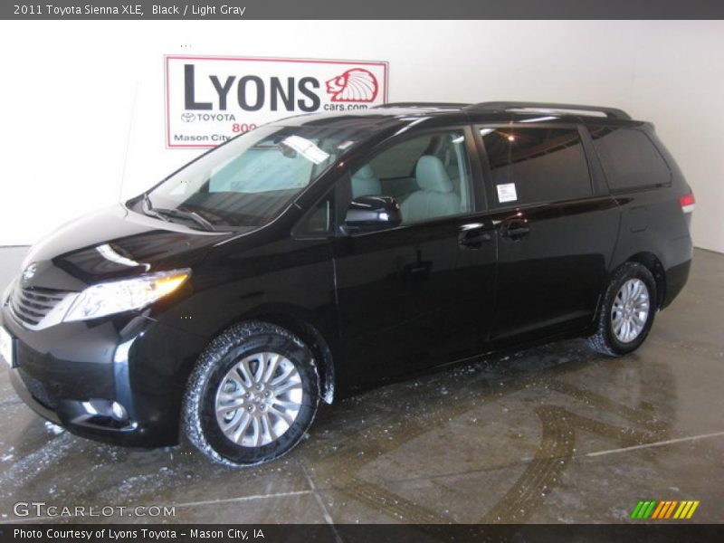 Black / Light Gray 2011 Toyota Sienna XLE