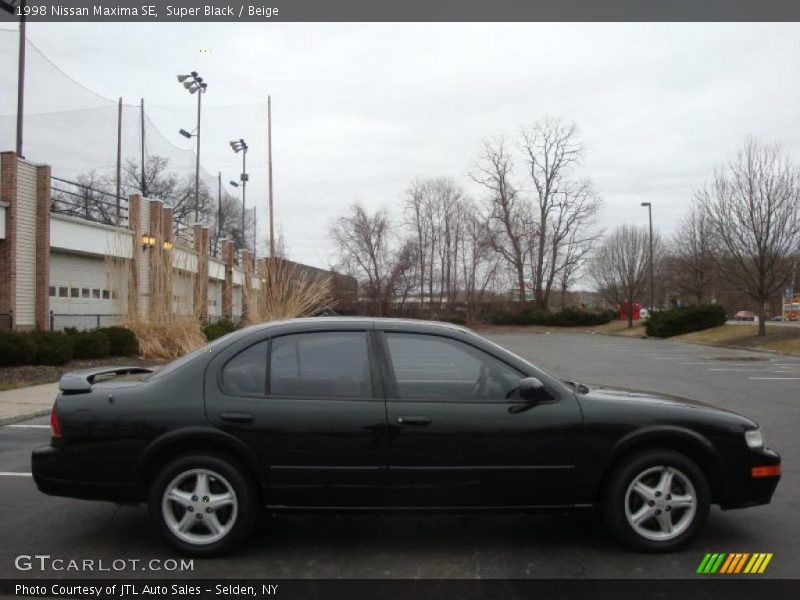 Super Black / Beige 1998 Nissan Maxima SE
