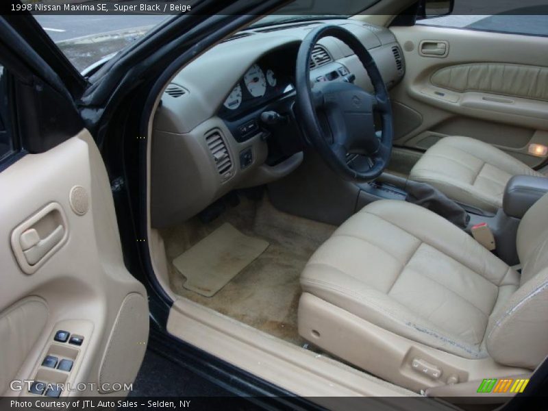 Super Black / Beige 1998 Nissan Maxima SE