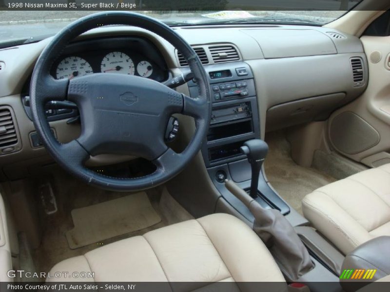 Super Black / Beige 1998 Nissan Maxima SE