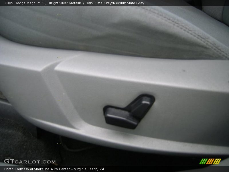 Bright Silver Metallic / Dark Slate Gray/Medium Slate Gray 2005 Dodge Magnum SE