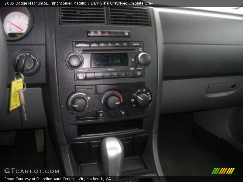Bright Silver Metallic / Dark Slate Gray/Medium Slate Gray 2005 Dodge Magnum SE