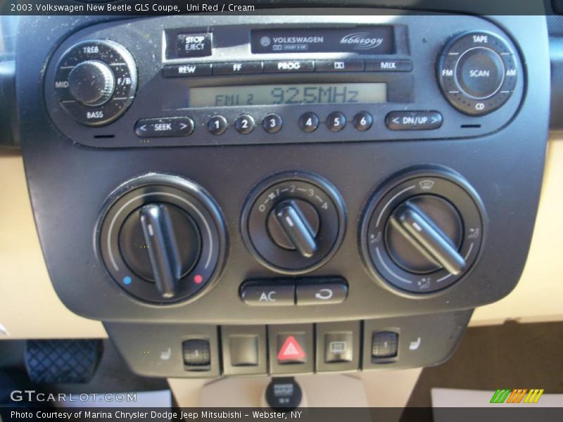 Uni Red / Cream 2003 Volkswagen New Beetle GLS Coupe