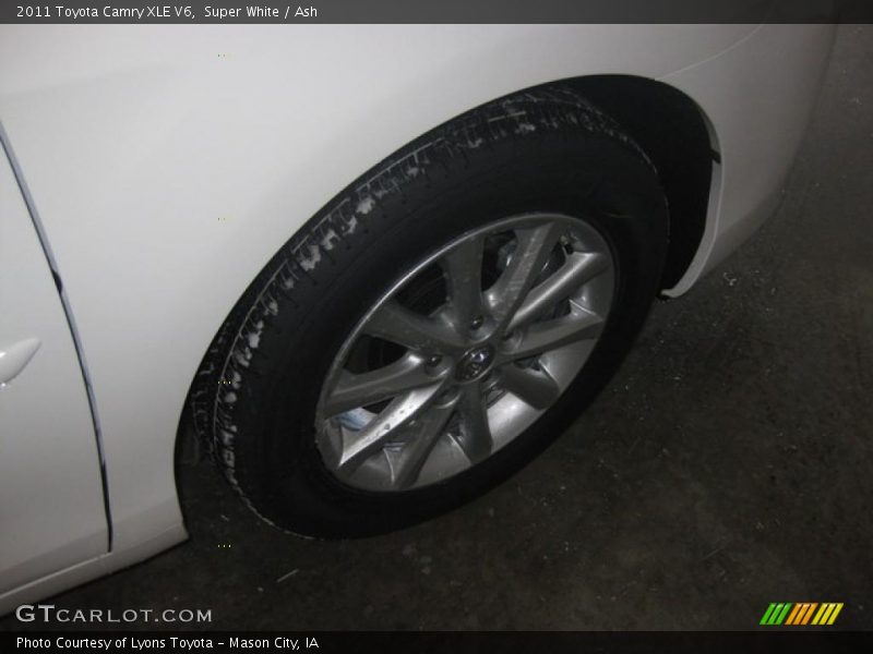Super White / Ash 2011 Toyota Camry XLE V6