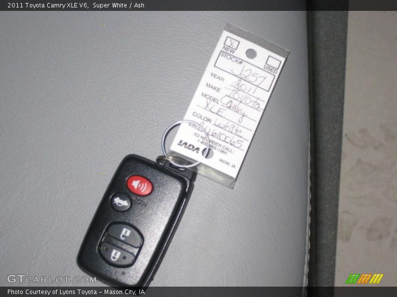 Super White / Ash 2011 Toyota Camry XLE V6