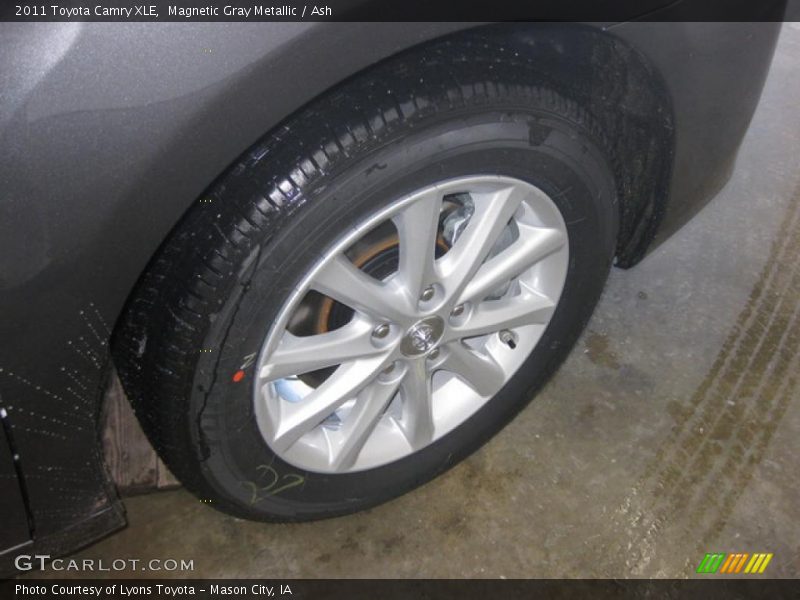 Magnetic Gray Metallic / Ash 2011 Toyota Camry XLE