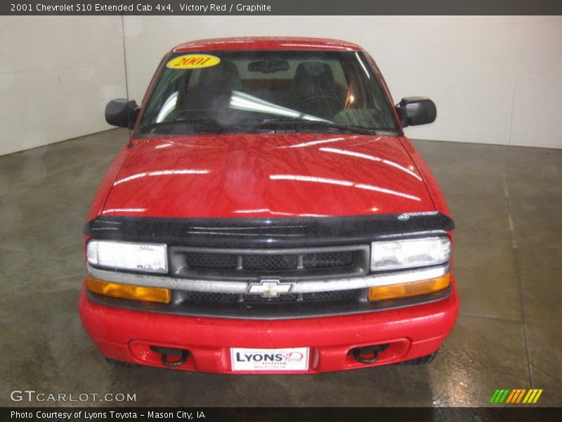Victory Red / Graphite 2001 Chevrolet S10 Extended Cab 4x4