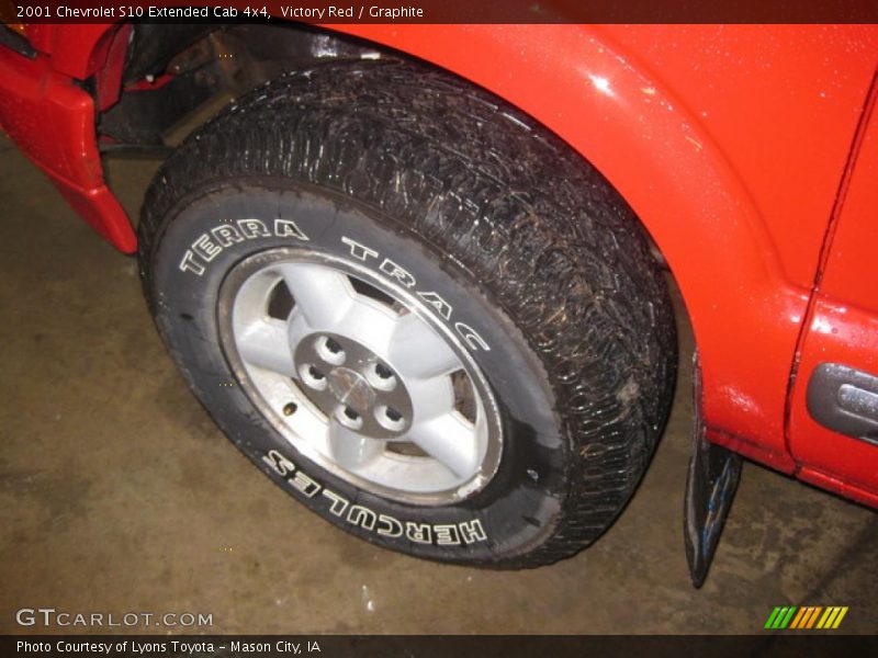 Victory Red / Graphite 2001 Chevrolet S10 Extended Cab 4x4