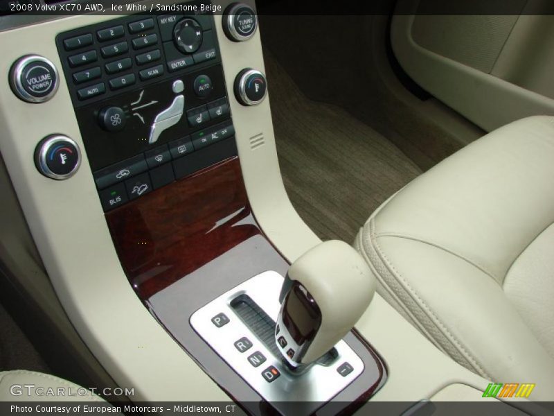 Ice White / Sandstone Beige 2008 Volvo XC70 AWD