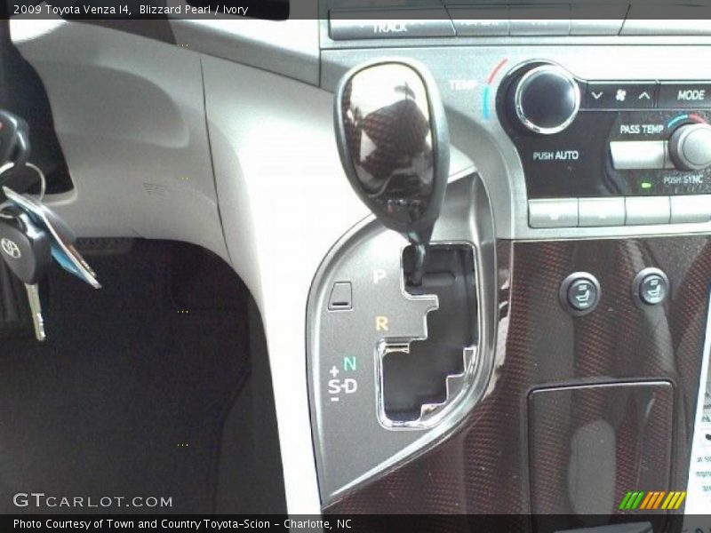 Blizzard Pearl / Ivory 2009 Toyota Venza I4