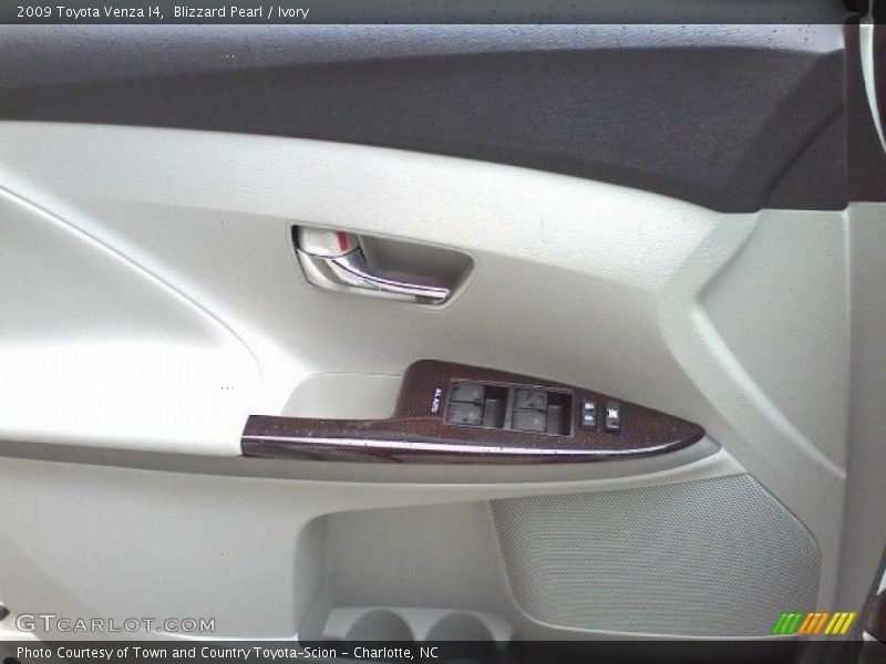 Blizzard Pearl / Ivory 2009 Toyota Venza I4