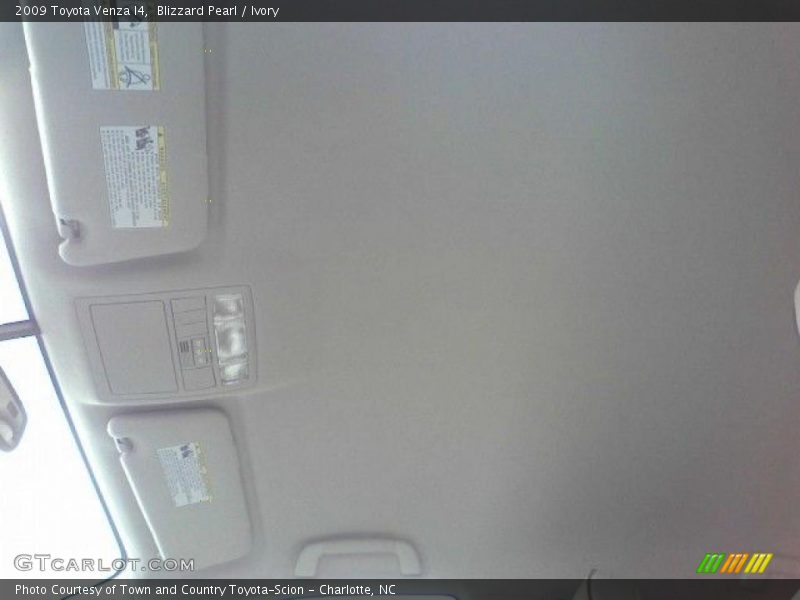 Blizzard Pearl / Ivory 2009 Toyota Venza I4