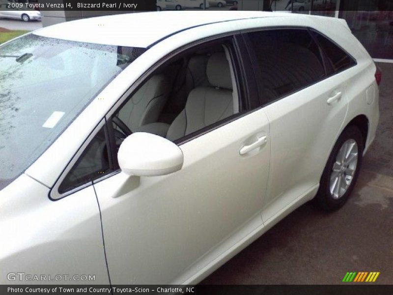 Blizzard Pearl / Ivory 2009 Toyota Venza I4