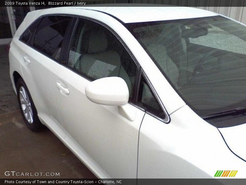 Blizzard Pearl / Ivory 2009 Toyota Venza I4