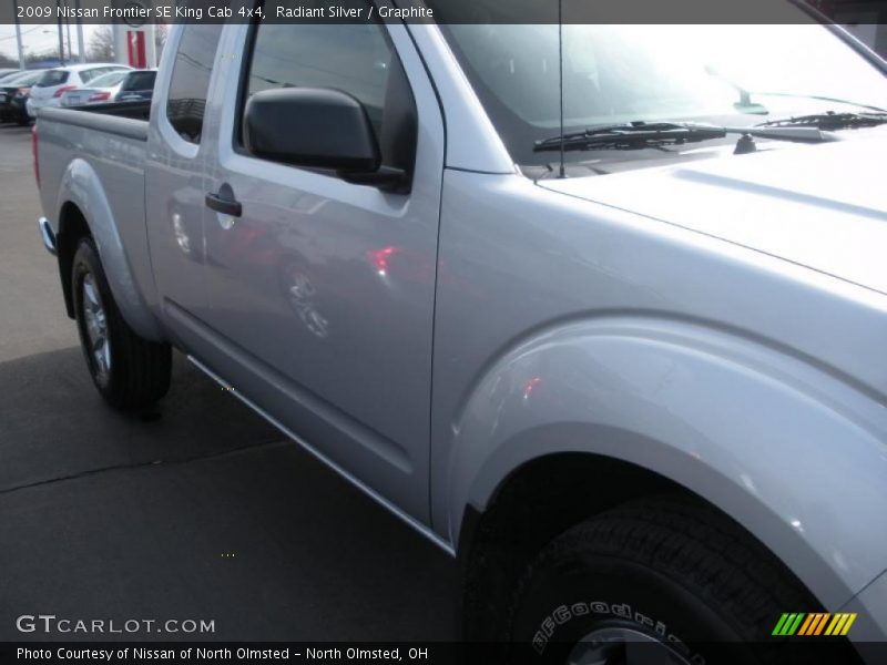 Radiant Silver / Graphite 2009 Nissan Frontier SE King Cab 4x4