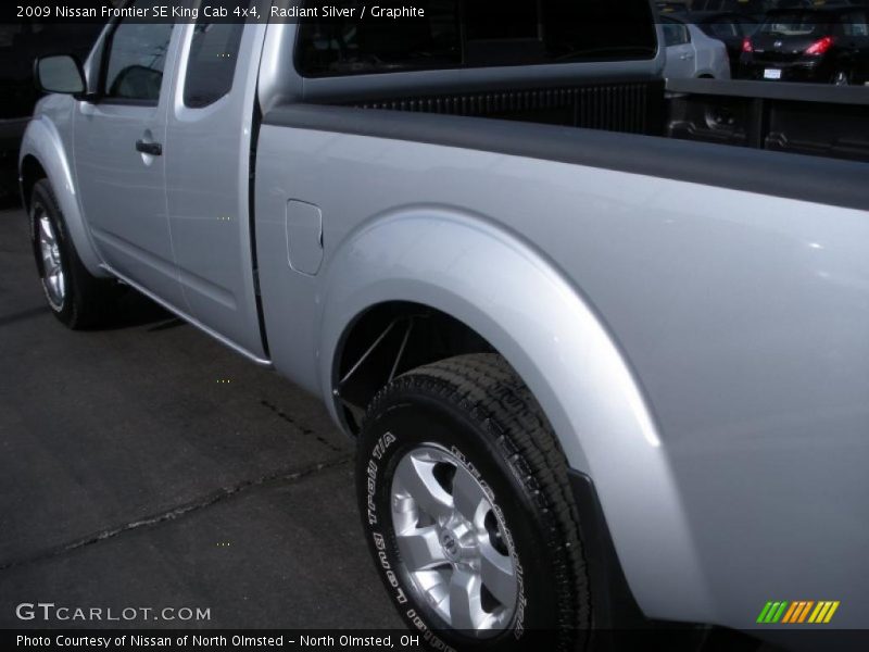 Radiant Silver / Graphite 2009 Nissan Frontier SE King Cab 4x4