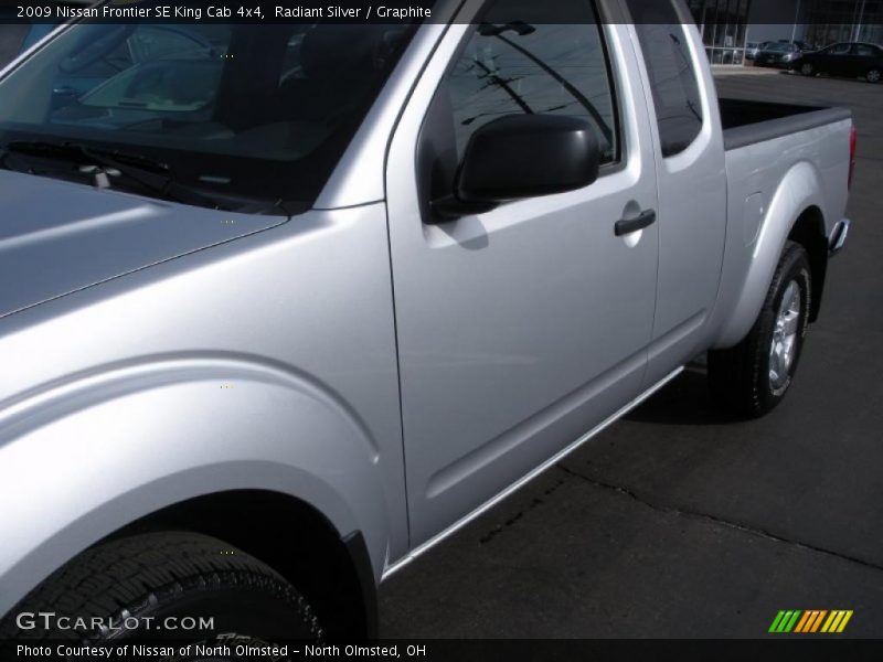 Radiant Silver / Graphite 2009 Nissan Frontier SE King Cab 4x4