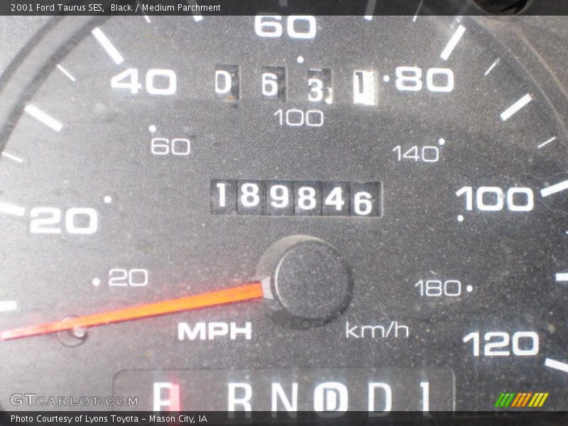 Black / Medium Parchment 2001 Ford Taurus SES