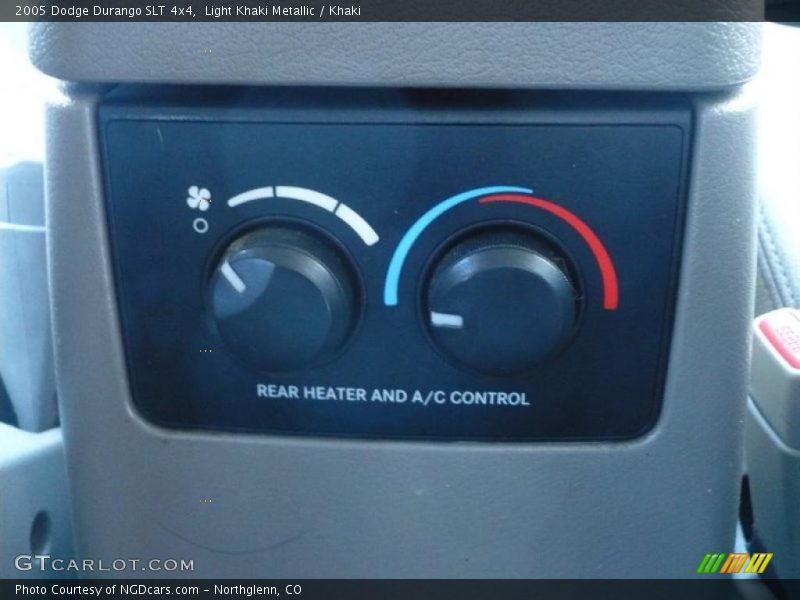 Light Khaki Metallic / Khaki 2005 Dodge Durango SLT 4x4