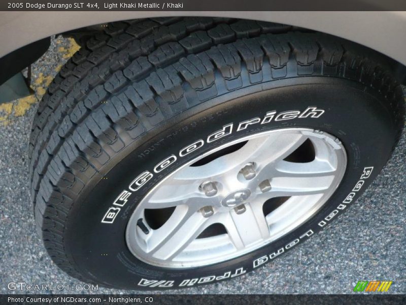 Light Khaki Metallic / Khaki 2005 Dodge Durango SLT 4x4