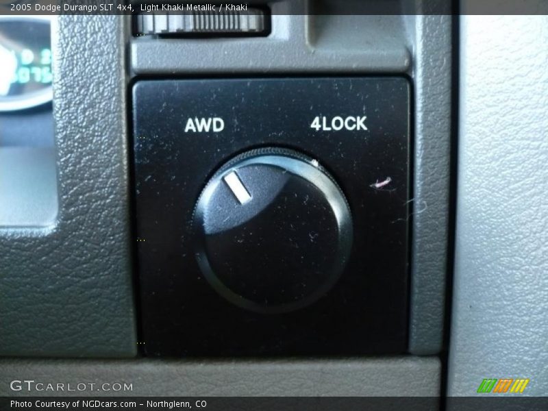 Light Khaki Metallic / Khaki 2005 Dodge Durango SLT 4x4