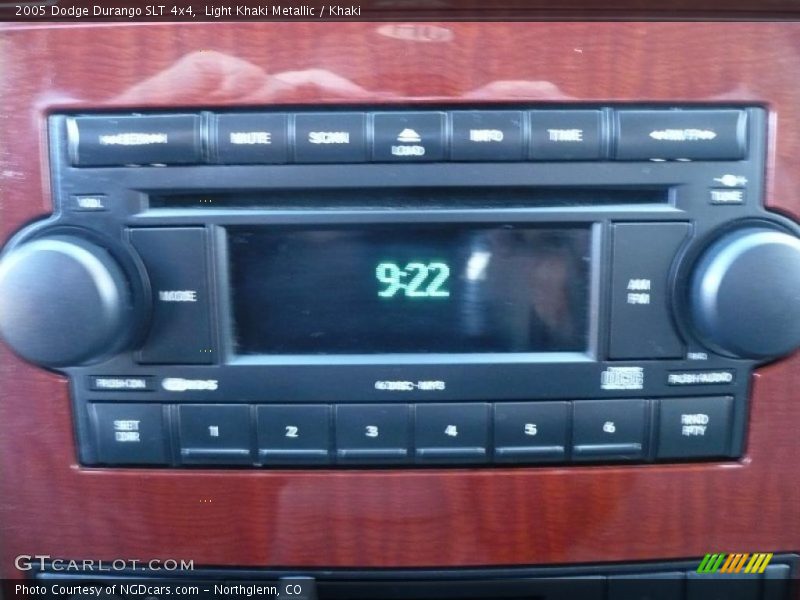 Light Khaki Metallic / Khaki 2005 Dodge Durango SLT 4x4