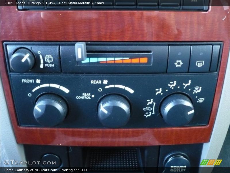 Light Khaki Metallic / Khaki 2005 Dodge Durango SLT 4x4