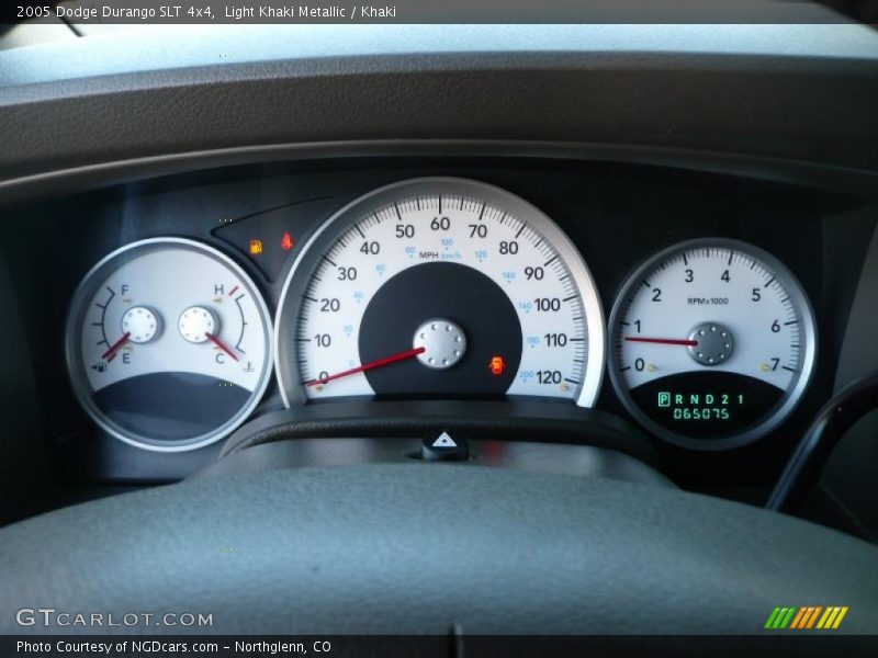 Light Khaki Metallic / Khaki 2005 Dodge Durango SLT 4x4