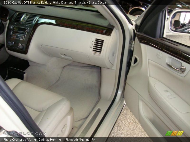 White Diamond Tri-coat / Shale/Cocoa 2010 Cadillac DTS Biarritz Edition