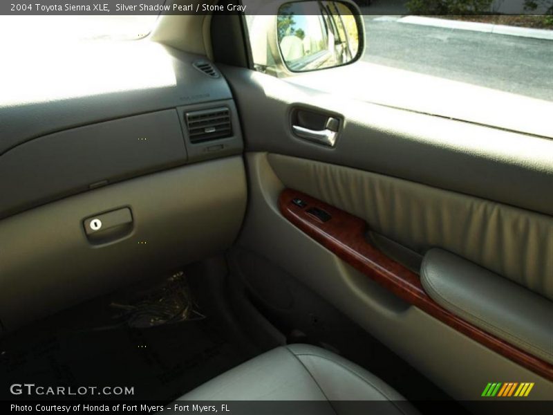 Silver Shadow Pearl / Stone Gray 2004 Toyota Sienna XLE