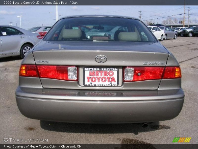 Antique Sage Pearl / Oak 2000 Toyota Camry XLE