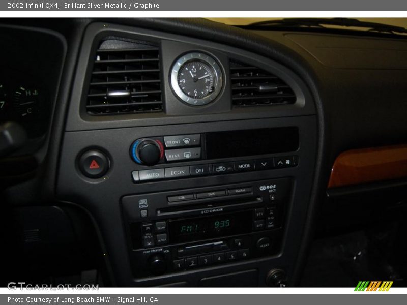Brilliant Silver Metallic / Graphite 2002 Infiniti QX4