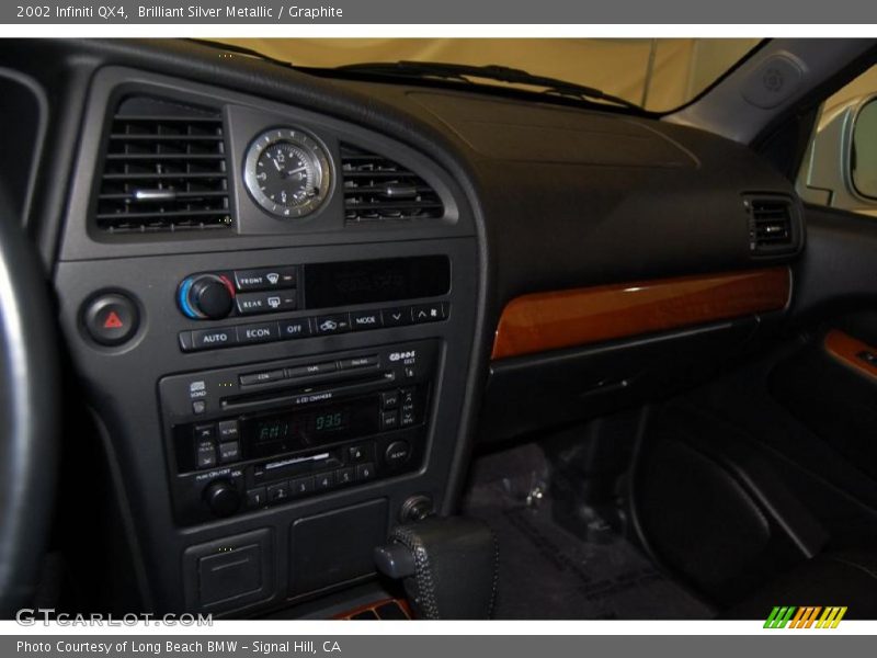 Brilliant Silver Metallic / Graphite 2002 Infiniti QX4