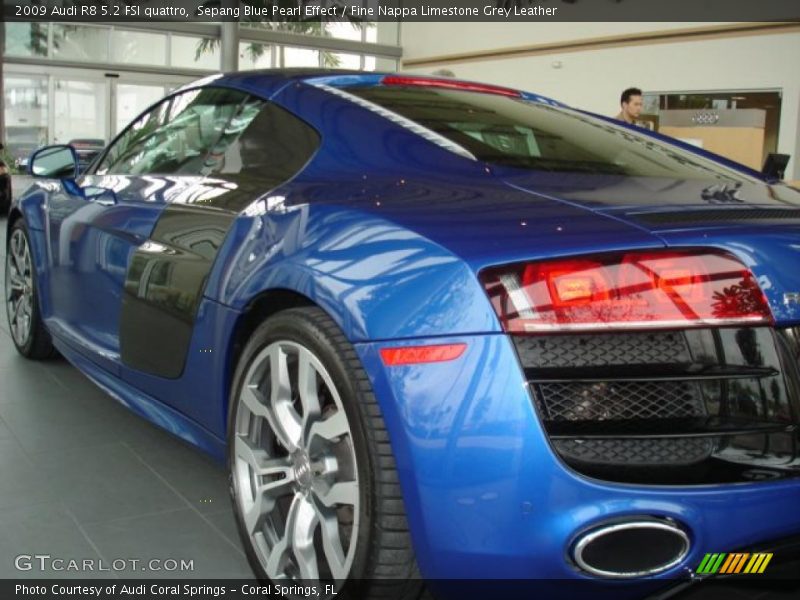  2009 R8 5.2 FSI quattro Sepang Blue Pearl Effect