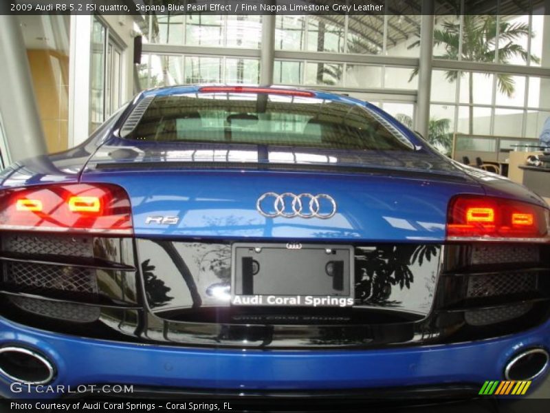 Sepang Blue Pearl Effect / Fine Nappa Limestone Grey Leather 2009 Audi R8 5.2 FSI quattro