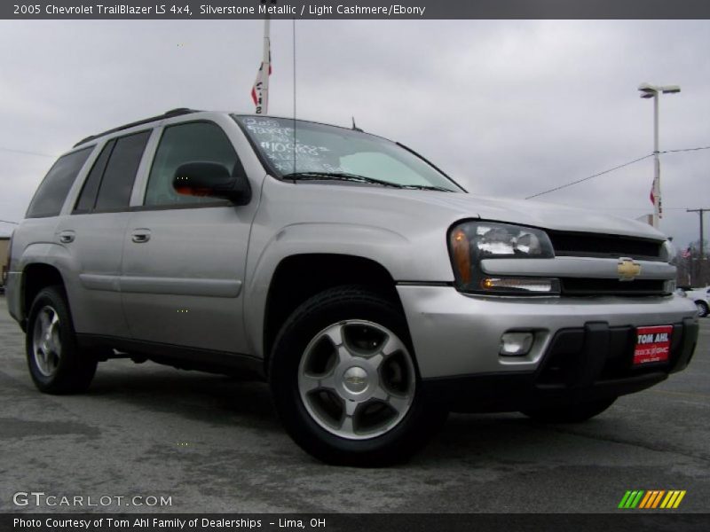 Silverstone Metallic / Light Cashmere/Ebony 2005 Chevrolet TrailBlazer LS 4x4